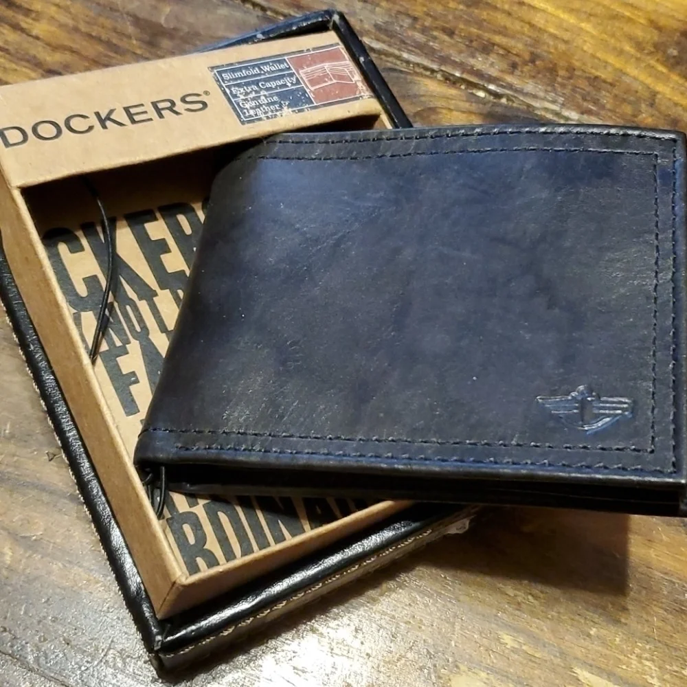 𝅺DOCKERS Leather Black Leather Slimfold Wallet NWT